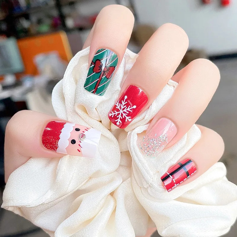 Christmas Square Fake Nail Short Press Nail Green Red Silver Glue Christmas Tree Gift Set Acrylic Artificial Girl 241031