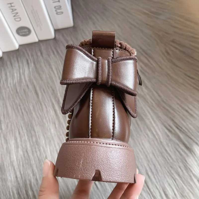 Childrens leather boots for girls fashionable autumn and winter new casual and comfortable short boots warm childrens version non slip cotton boots M2