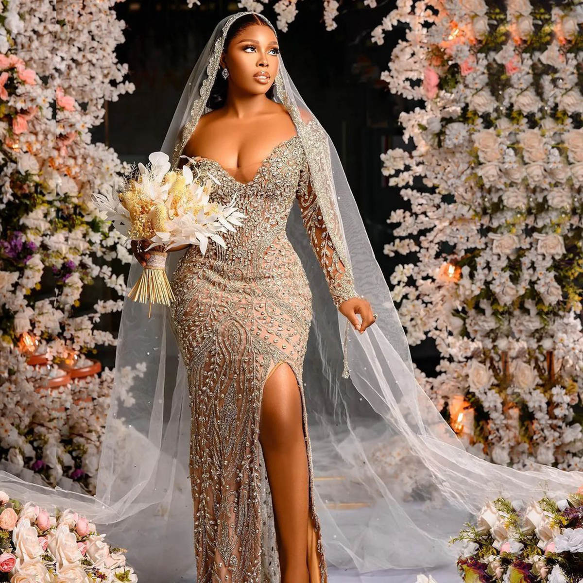 Customized Mermaid Wedding Dress With Veil Crystal Beaded Off Shoulder Bride Gown Detachable Ruffles Sweep Train Bridal Dresses