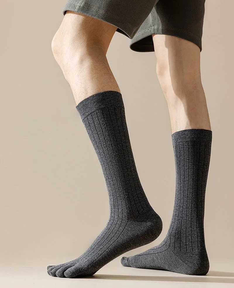 Fashion Knee High Five Finger For Men Solid Color Striped Calf Spring Summer Sweat absorption Split Toe 5 Toes LX241102