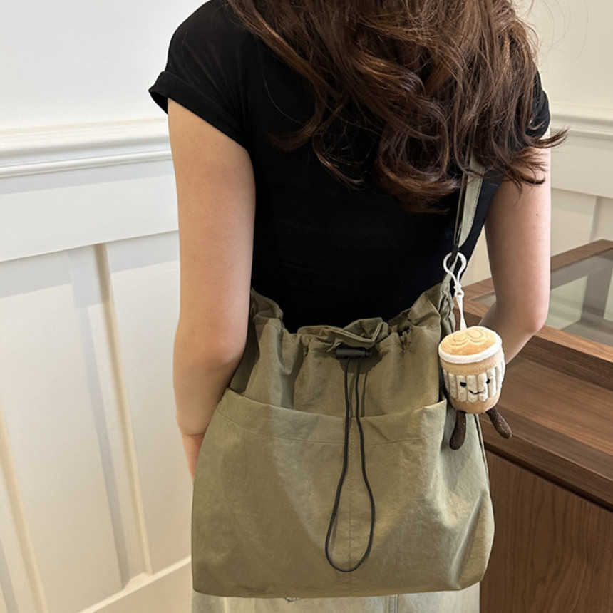 Shoulder Bags Large Capacity Drawstring Bucket Bag For Women Casual Crossbody Bag Street Shoulder Commuting Bag 241015
