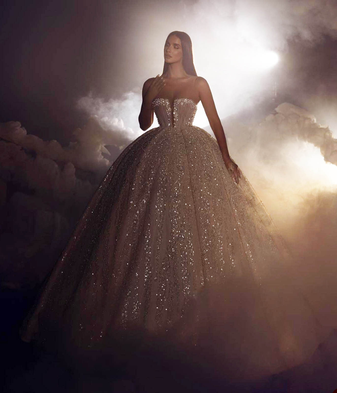 Customized Exquisite Ball Gown Sequins Appliques Beaded Strapless Wedding Dress Sleeveless Sweep Train Lace Bridal Dresses