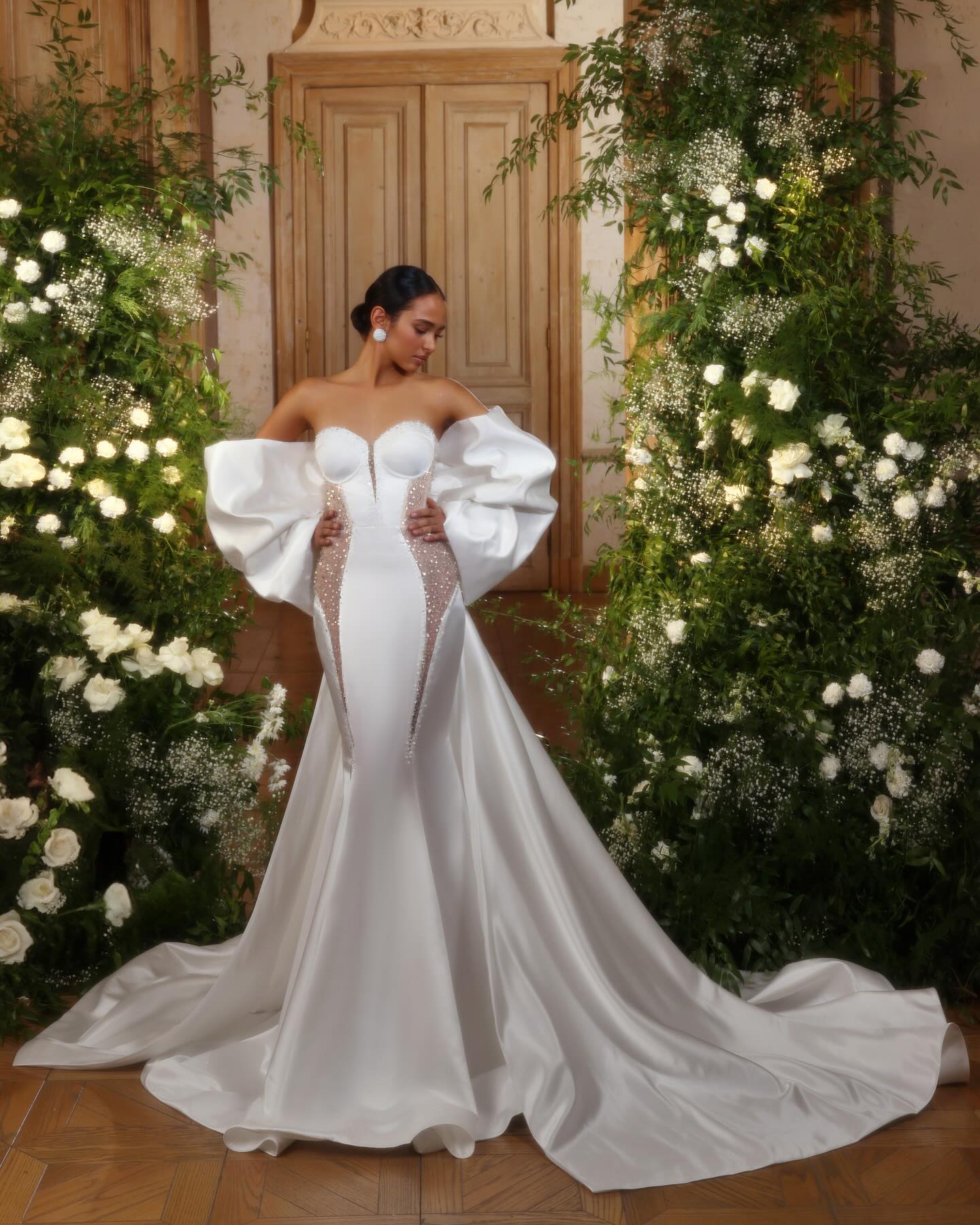 Charming Mermaid Sequined Wedding Dresses With Detachable Train Beaded Bridal Gowns Long Sleeves Sweetheart Neckline Satin Vestido De Novia