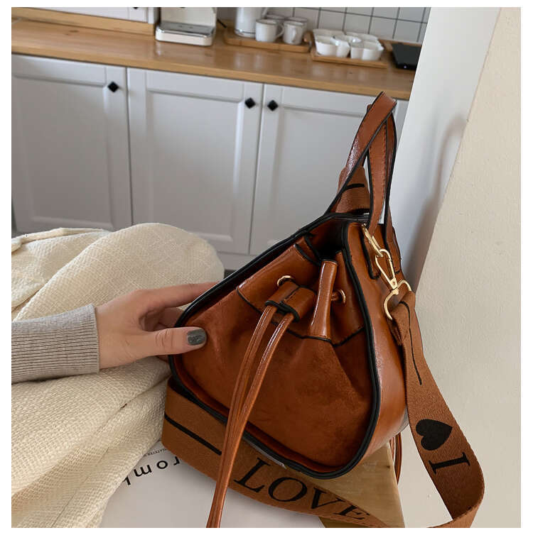 Vintage Women Crossbody Bags Fashion All-Match Drawstring Mini Bucket Pac Autumn New Soft Leather Ladies Shoulder Bag