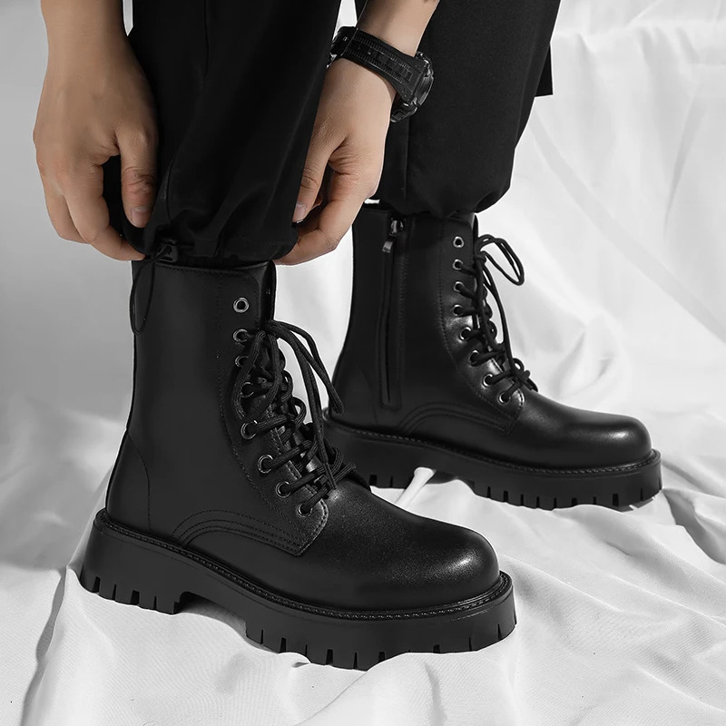 Mens round toe boots are comfortable fashionable breathable and suitable for outdoor platforms. Non slip leather boots are recommended for spring and 