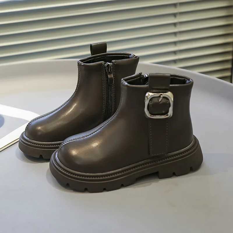 Childrens short boots with metal decorations fashionable boots for boys and girls with side zippers autumn new childrens ankle boots anti slip M241102