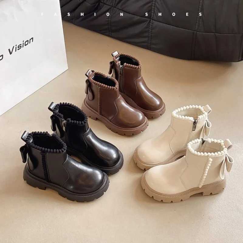 Childrens leather boots for girls fashionable autumn and winter new casual and comfortable short boots warm childrens version non slip cotton boots M2