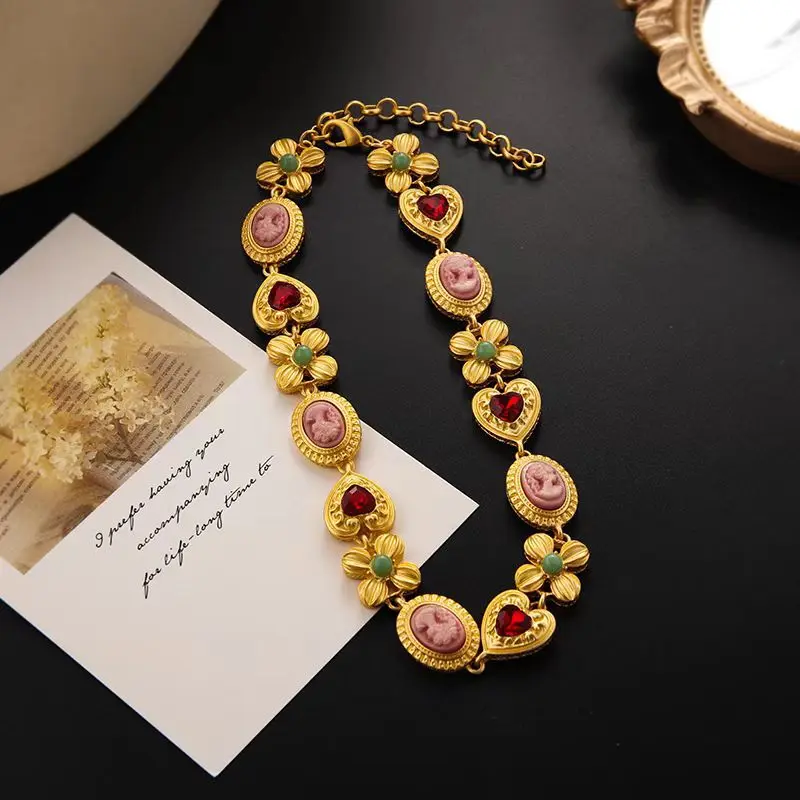 Freetry new Vintage Palace Inlaid Rhinestone Necklace for Women Charm 2025 Gold Color Flower Heart Portrait Collar Necklace Party Jewelry