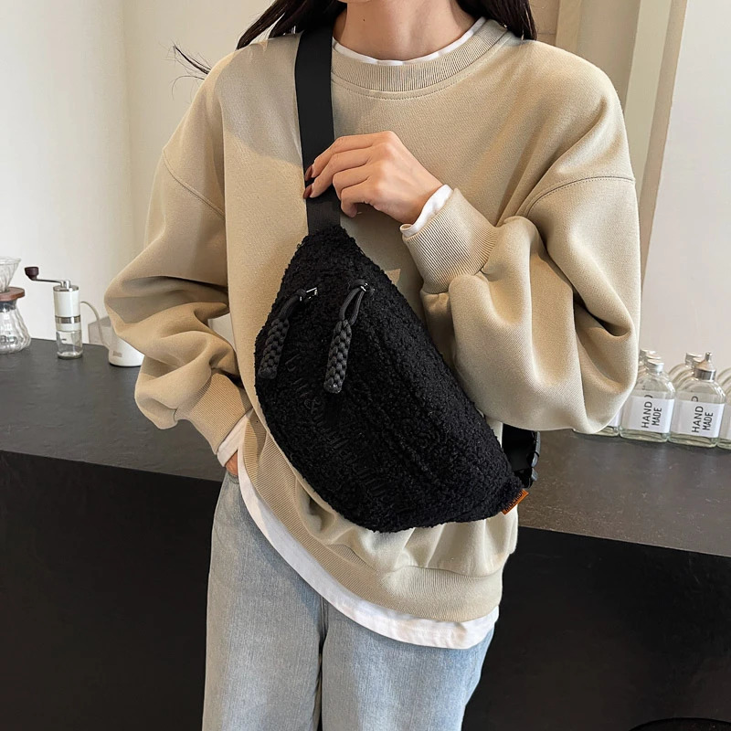 Large Womens Waist Winter Plush Belt Shoulder Crossbody Chest Fashion Fluffy Fanny Pack Banana Purse er Bag 241031