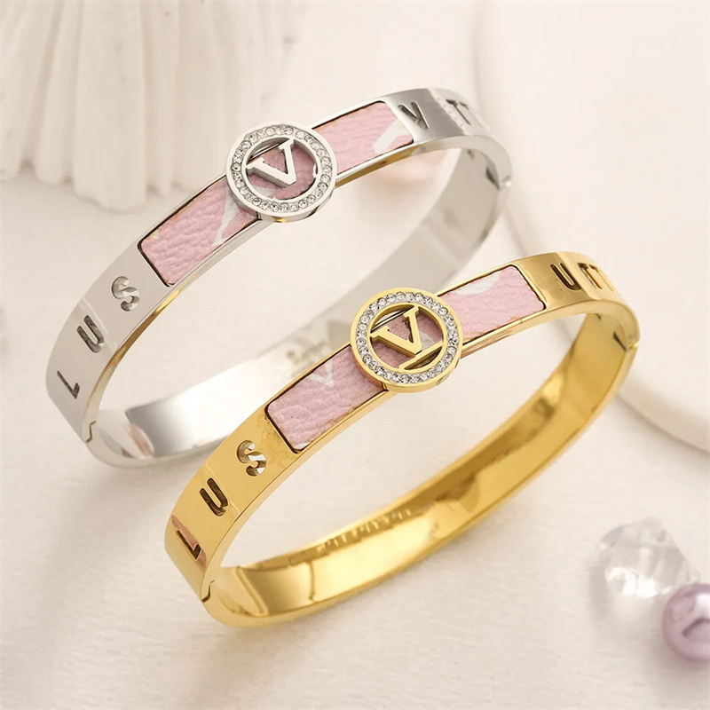 Designer Bracelet Bangle for Women Pink Leather 18K Gold Plated Spring Love Jewelry Gift Party 925 Silver Plated Stainless Steel random pattern