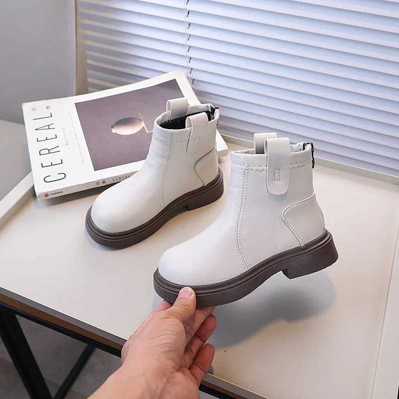 New Childrens Autumn School Black Boots Girls Round Toes Versatile Childrens Fashion Shoulder Ankle Boots Thick Bottom Simple M241102