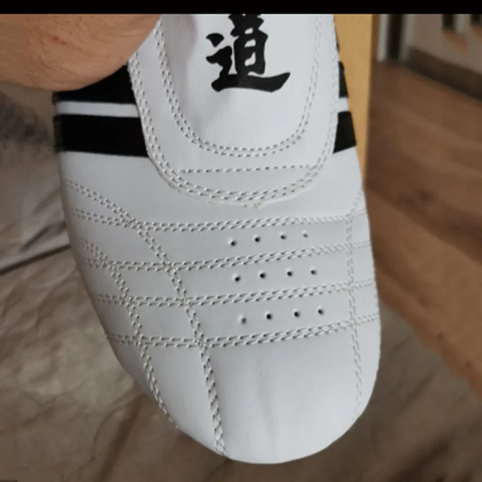 Taekwondo Shoes Boxing Karate Training Shoes Taichi Kong Fu Shoes For Kung Fu Taichi Taekwondo Boxing Karate 241101
