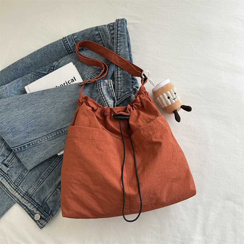 Shoulder Bags Large Capacity Drawstring Bucket Bag For Women Casual Crossbody Bag Street Shoulder Commuting Bag 241015