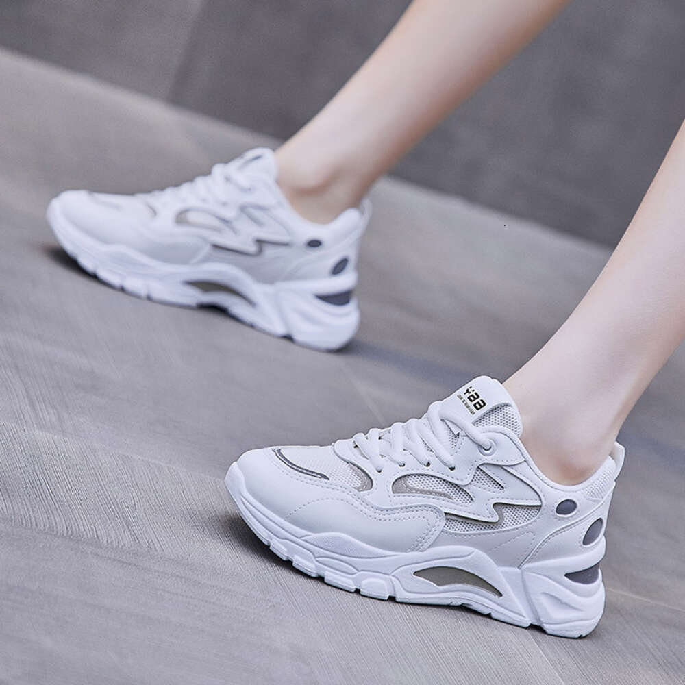 2024 Spring New Korean Edition Dad Shoes Versatile Thick soled Sports Shoes for Female Students Street Shooting for Leisure ddmythur