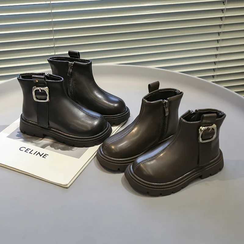 Childrens short boots with metal decorations fashionable boots for boys and girls with side zippers autumn new childrens ankle boots anti slip M241102