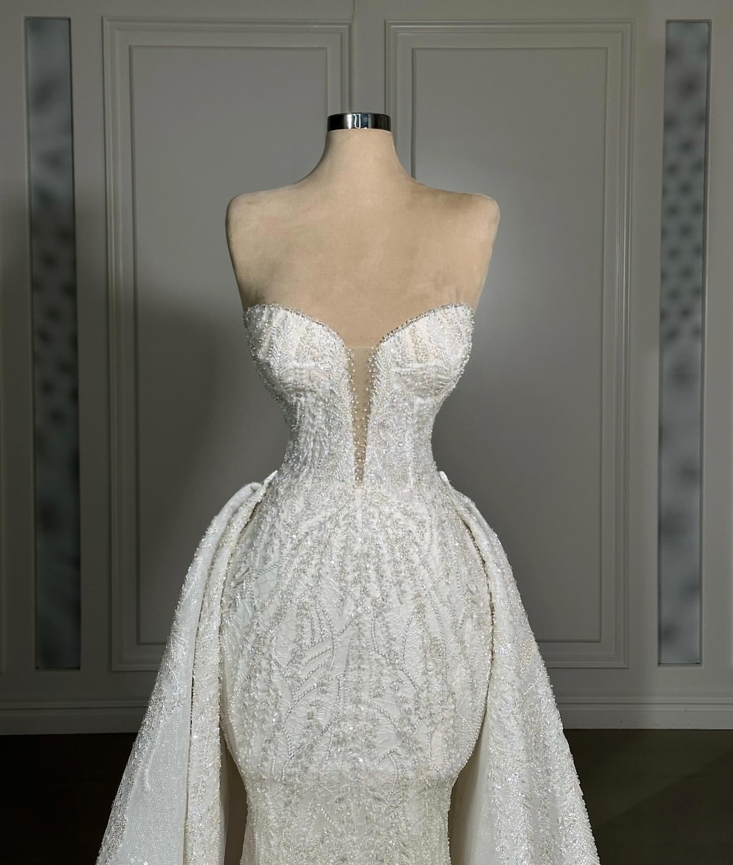 Elegant Chart Mermaid Wedding Dress With Overskirts Strapless Beading Lace Wedding Dresses Bridal Gowns Sweep Train Designer Robe De Mariage 0515