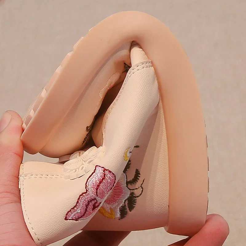 Childrens embroidered princess boots elegant girls short boots anti slip autumn new childrens ankle boots with side zipper M241102