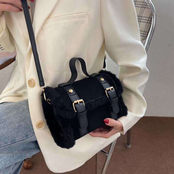 Casual Autumn And Winter Lamb Cashmere Women's Designer Fashion Messenger Simple Shoulder Bag Black Square Bag