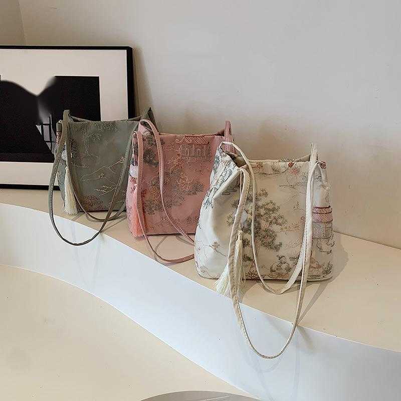 CMM New Chinese and Western Large Capacity Bag for Women New Summer Fashion Embroidered Silk Single Shoulder Tote Bag