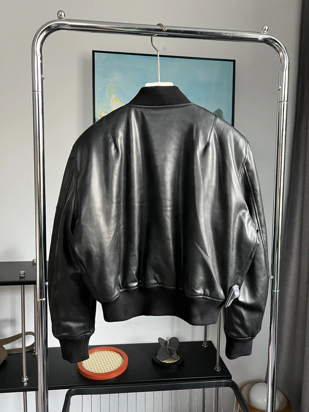 Womens short leather jacket winter shoulder cushion beach baseball collar bomber jacket 241031