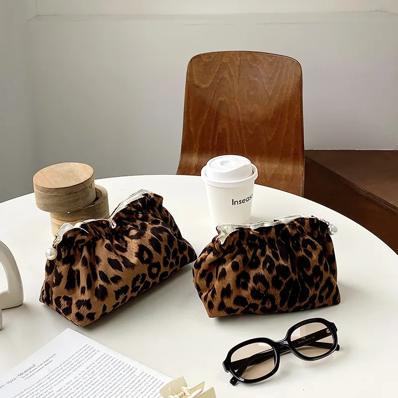 Fashion multifunctional portable makeup bag storage bag Leopard Print storage bag makeup organizer large capacity makeup bag 241031