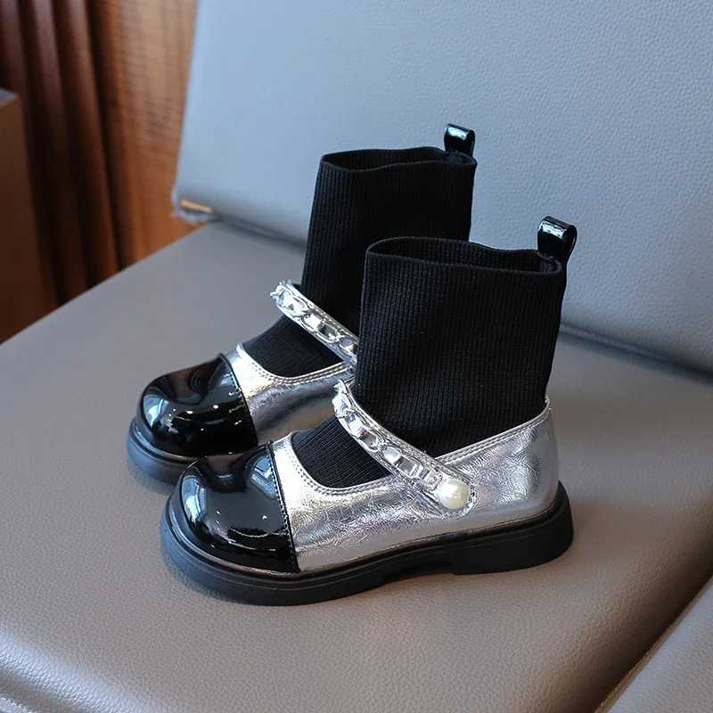 Childrens Girls Boots Classic Edition Princess Shoes Thick Bottom New Childrens Fashion Shoulder Ankle Boots Metal Chain M241102