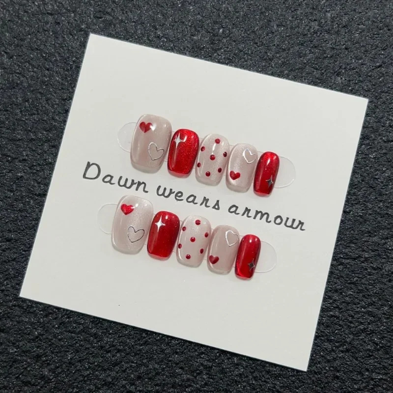10 Handmade Short Cat Eyes Love Dot Red Detachable Christmas Pressing Acrylic Nails Cute Fake Nails Sweet Fake Nails 241031