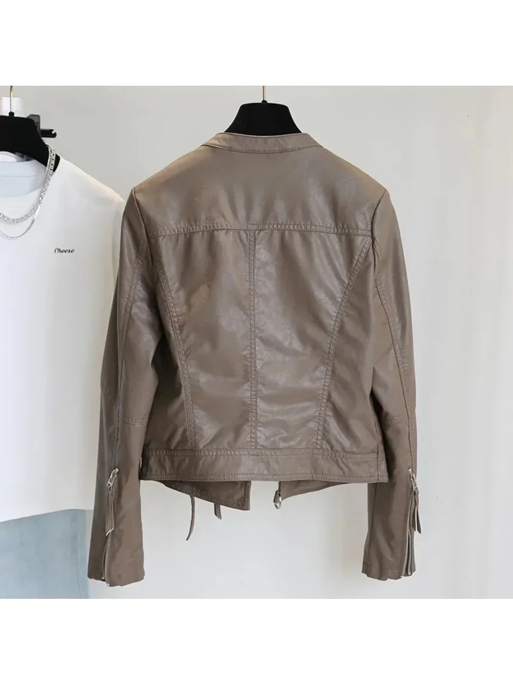 Spring Brown Slim Fit Versatile Motorcycle Leather Jacket Bracket Necklace Small Leather Jacket Womens Short Leather Jacket 241031