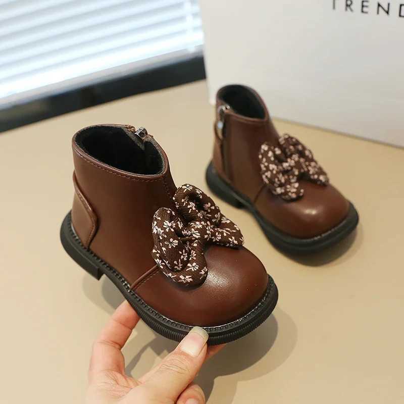 Childrens Boots Winter New Girls Ankle Boots Cotton Childrens Fashion Hand drawn Bow Simple Side Zipper Casual French Sled M241102