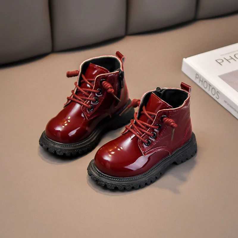 Anti slip shoes are comfortable and warm childrens shoes suitable for girls boys leather childrens shoes and the new fashionable childrens short boots