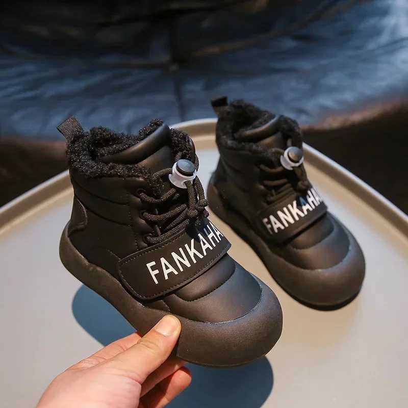 Girls snow boots thick soled winter childrens shoes round toe patches working childrens fashionable leather boots version warm and plush M241102