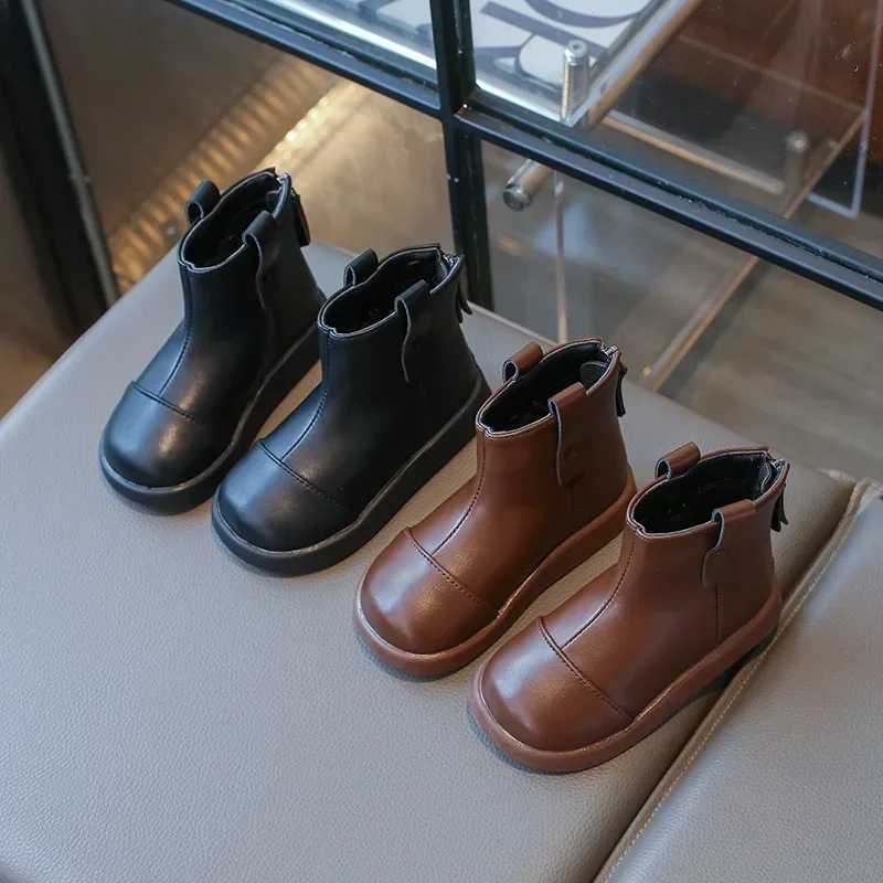 New childrens leather boots with simple splicing work girls short boots fashion version childrens leather boots thick sole ankle boots back zipper M24