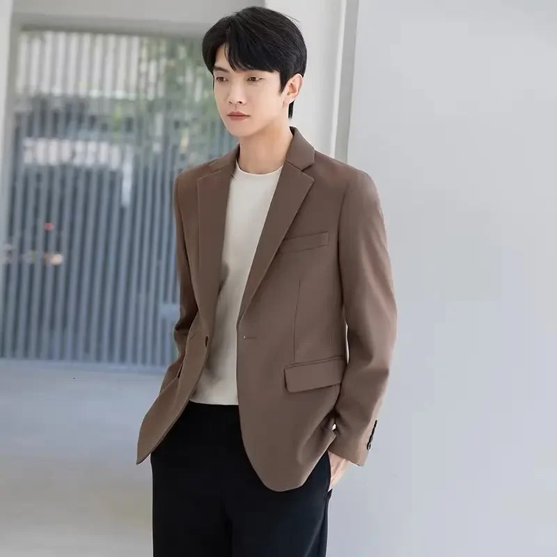Singlebreasted Mens Fashionable Westernstyle Suit Top Casual Autumn Trendy Long Sleeve Solid Color Blazer 241024