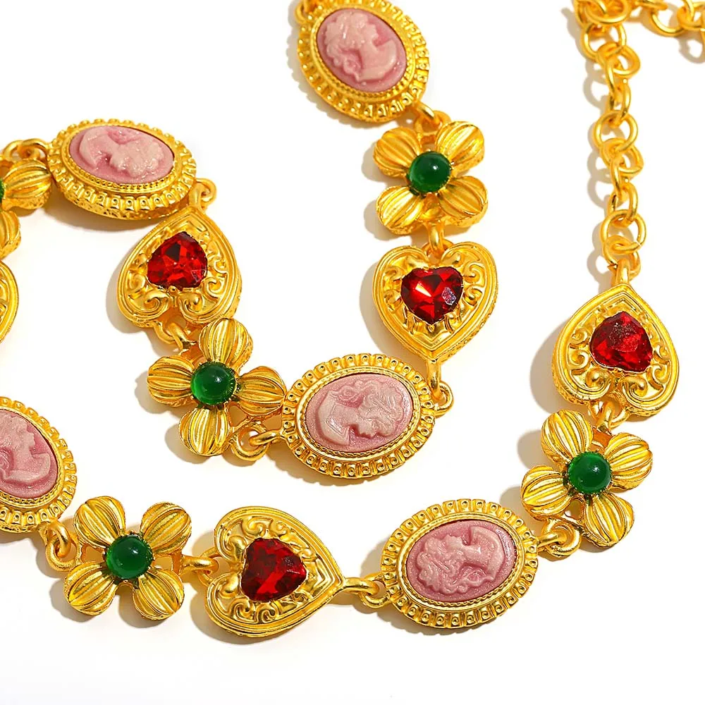 Freetry new Vintage Palace Inlaid Rhinestone Necklace for Women Charm 2025 Gold Color Flower Heart Portrait Collar Necklace Party Jewelry