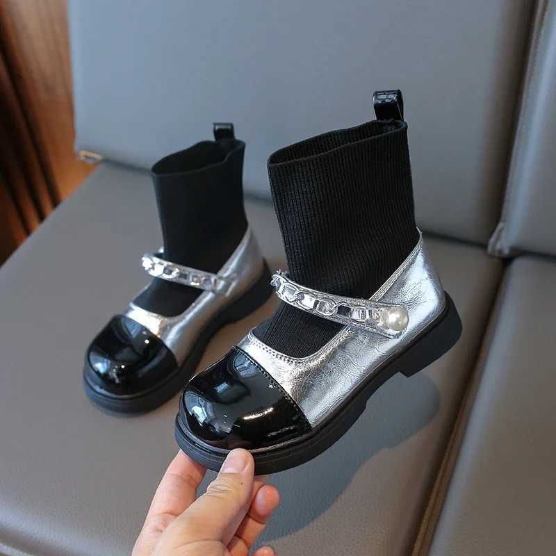 Childrens Girls Boots Classic Edition Princess Shoes Thick Bottom New Childrens Fashion Shoulder Ankle Boots Metal Chain M241102