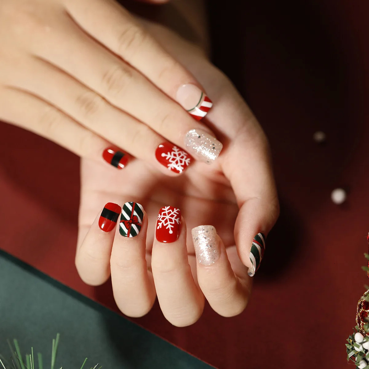6 packs 144pcs of Christmas gifts for women pressed on nails Christmas fake nail decoration nail tips acrylic fake nails girls gift 241031