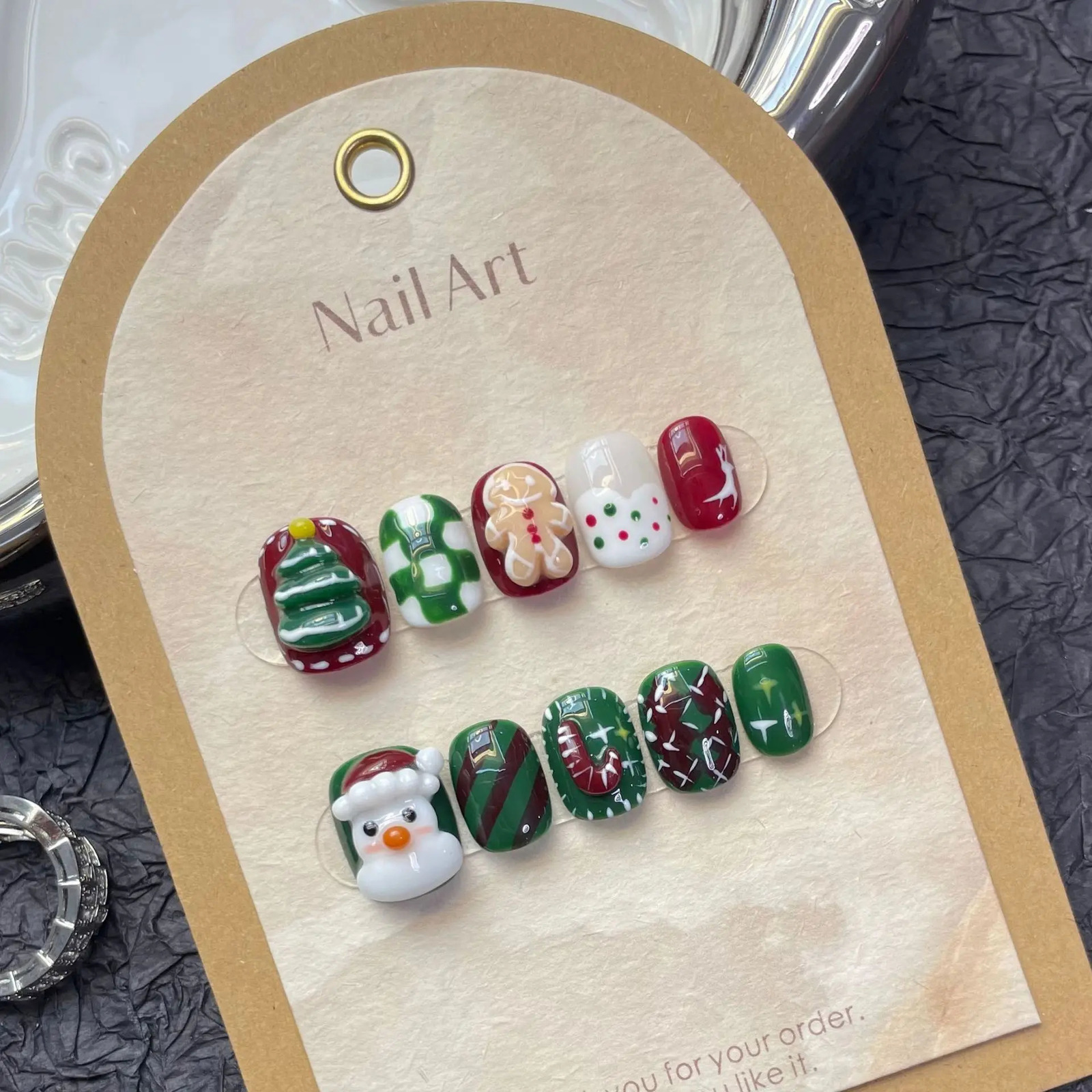 Handmade embossed Christmas nails with cute n reusable adhesive fake nails Korean full set of nail tips handmade by girls 241031
