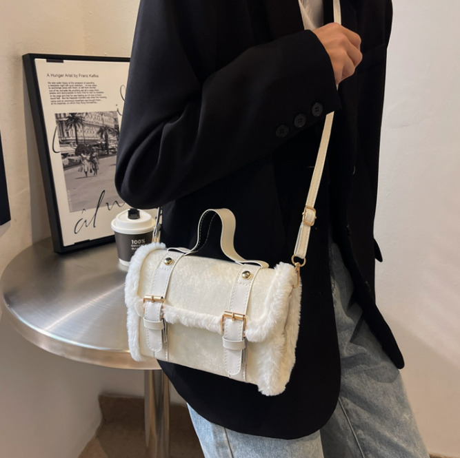 Casual Autumn And Winter Lamb Cashmere Women's Designer Fashion Messenger Simple Shoulder Bag Black Square Bag