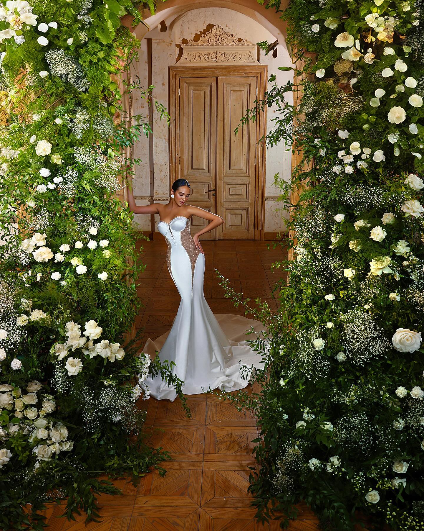 Charming Mermaid Sequined Wedding Dresses With Detachable Train Beaded Bridal Gowns Long Sleeves Sweetheart Neckline Satin Vestido De Novia