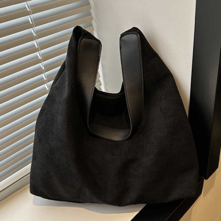 Shoulder Bags Matte Large Capacity Casual Commuter Tote Bag Fashion Personalized Underarm Tote Bag Simple Single Shoulder WoMens Bag 241015