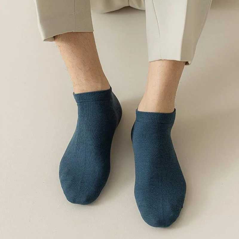 Mens Classic Trendy Business Soft Breathable Mid-Tube Crew Sock Ultra Breathable Solid Color Casual Sports Male Sox Soft LX241102