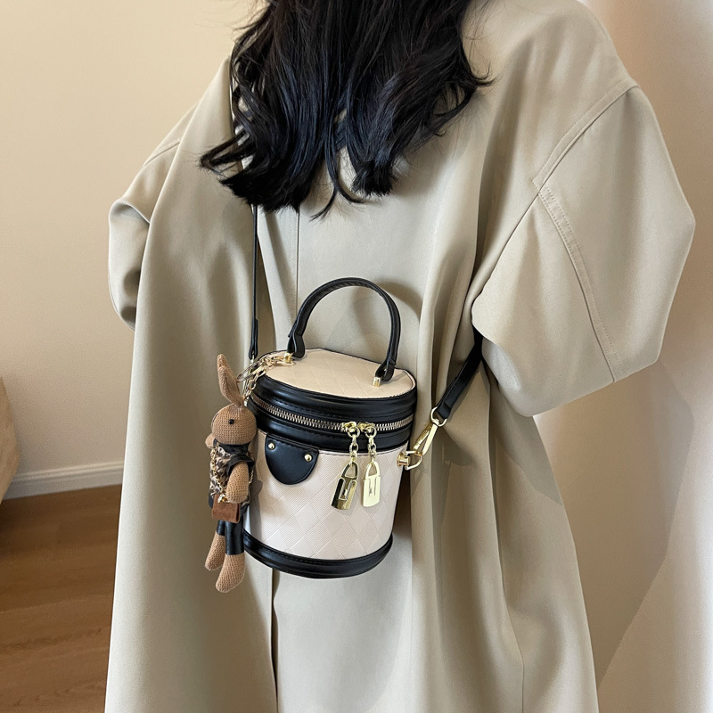 Free Shipping New Autumn And Winter Fashion Designer Women's Portable Bucket Bag, Multifunctional Crossbody Bag