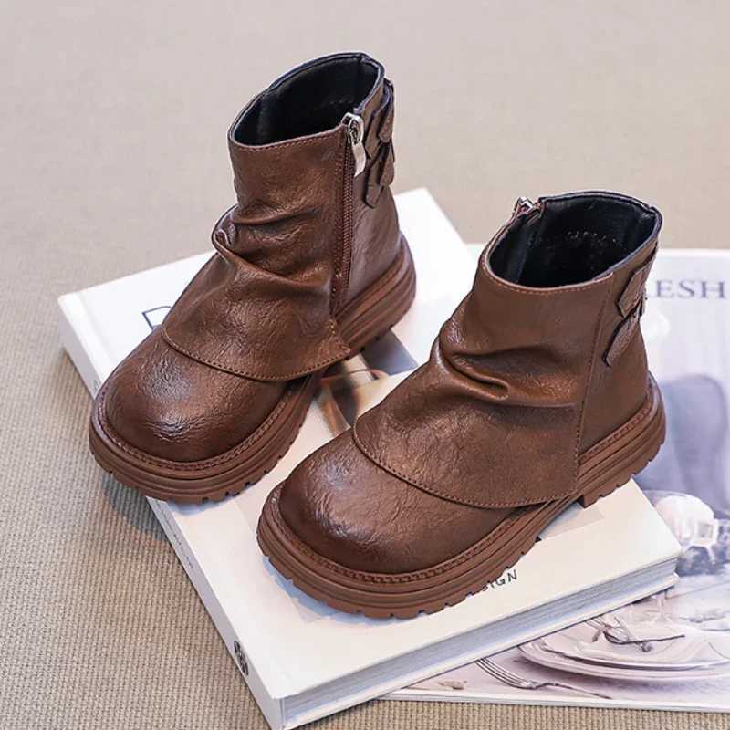 Girls ankle boots hot spring and autumn childrens leather boots thick soled patches fashionable work childrens short boots new version M241102
