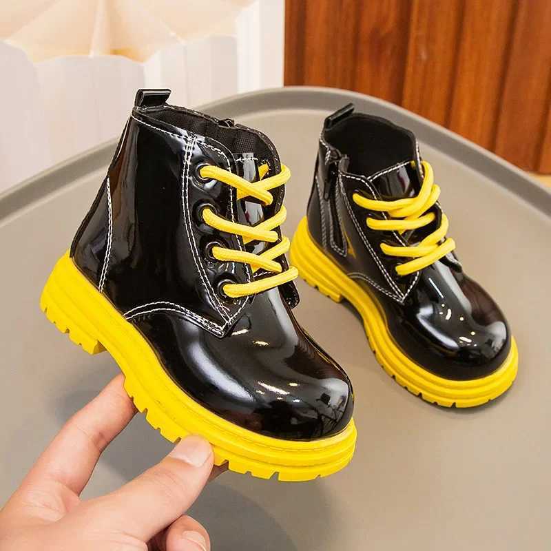 Fashion Patent Leather Childrens Boots Soft Bottom Black Ankle Boots Lace Zipper Girls British Boys Childrens Shiny Short Boots M241102
