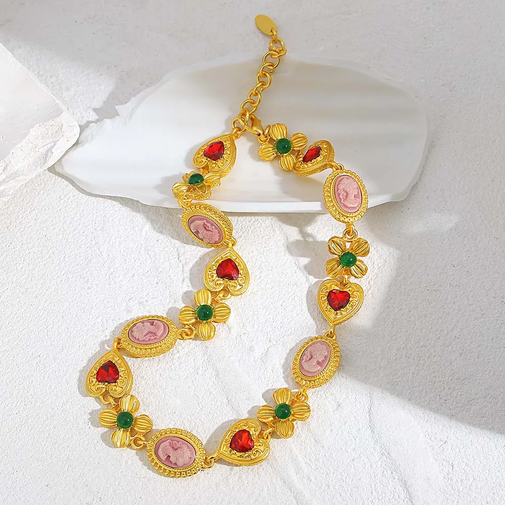 Freetry new Vintage Palace Inlaid Rhinestone Necklace for Women Charm 2025 Gold Color Flower Heart Portrait Collar Necklace Party Jewelry