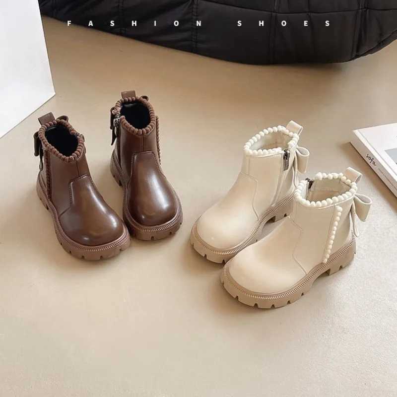 Childrens leather boots for girls fashionable autumn and winter new casual and comfortable short boots warm childrens version non slip cotton boots M2