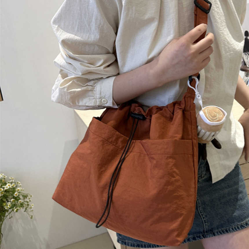 Shoulder Bags Large Capacity Drawstring Bucket Bag For Women Casual Crossbody Bag Street Shoulder Commuting Bag 241015