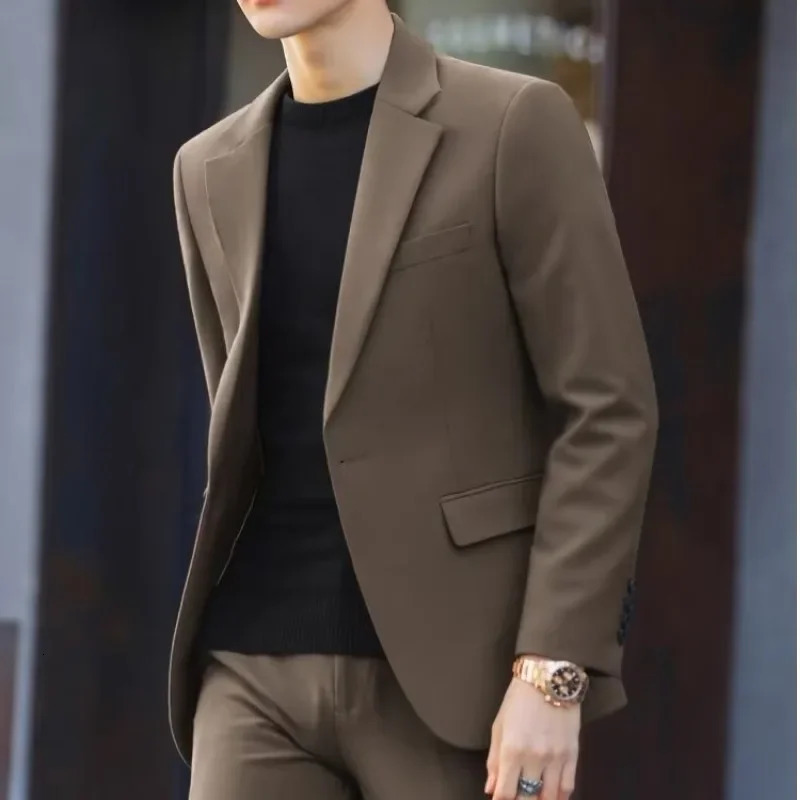 Singlebreasted Mens Fashionable Westernstyle Suit Top Casual Autumn Trendy Long Sleeve Solid Color Blazer 241024