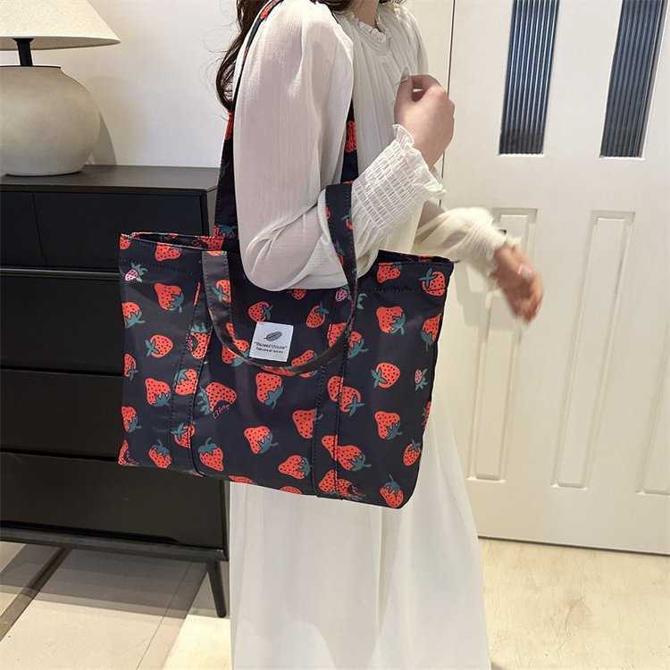 CMM Korean Detail Small Fresh Leisure Art Canvas Shopping Bag Shoulder Bag Strawberry Canvas Bag Womens Handbag