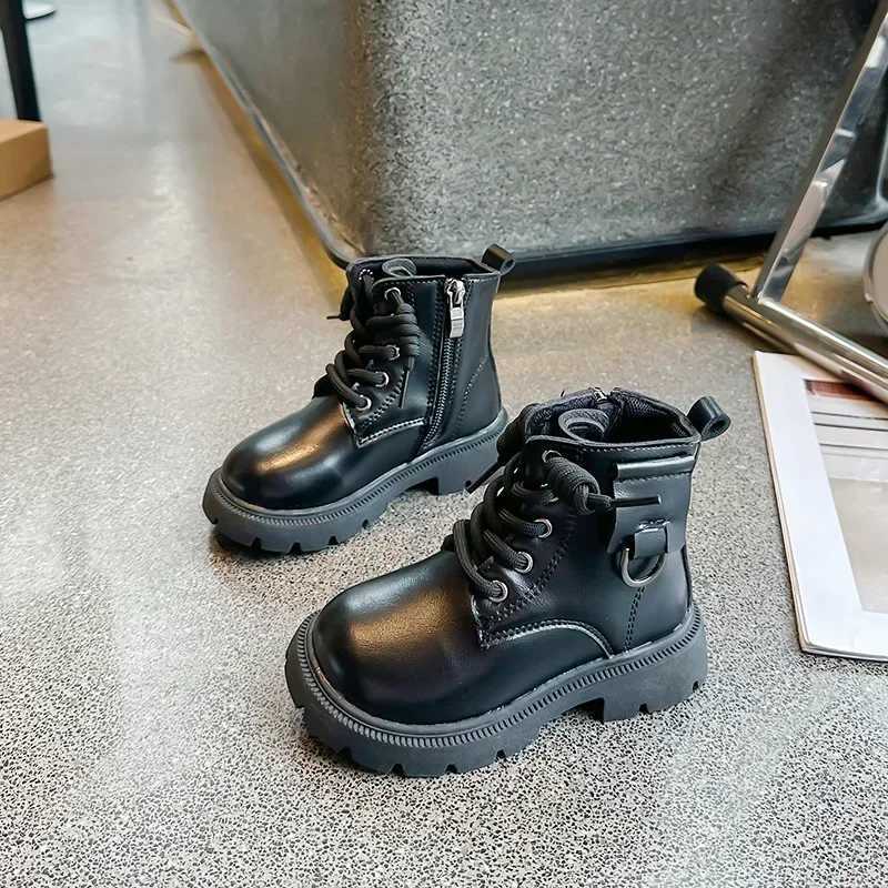 Leather boots for boys and girls handsome casual childrens short boots with side zipper new childrens ankle boots with metal decoration M241102